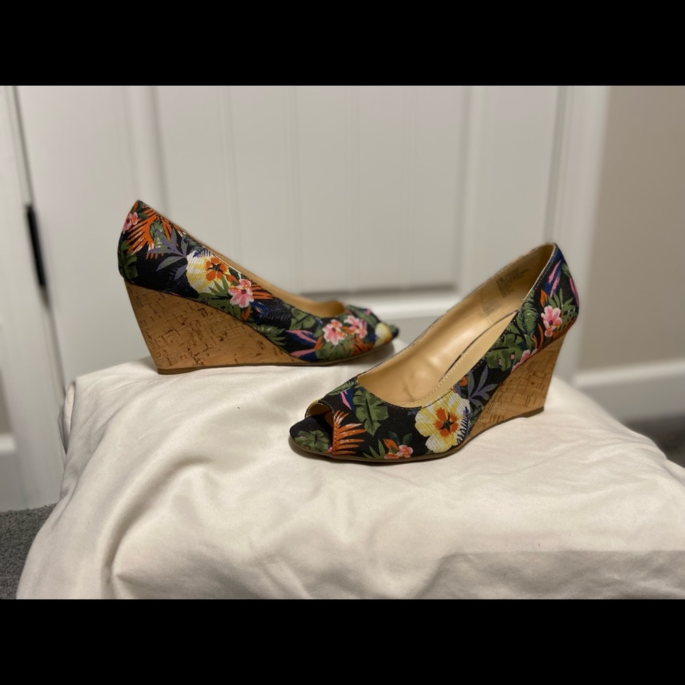 Floral print wedges